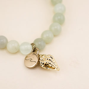 Conch Shell Charm Bracelet in Natural Jade | Freshwater